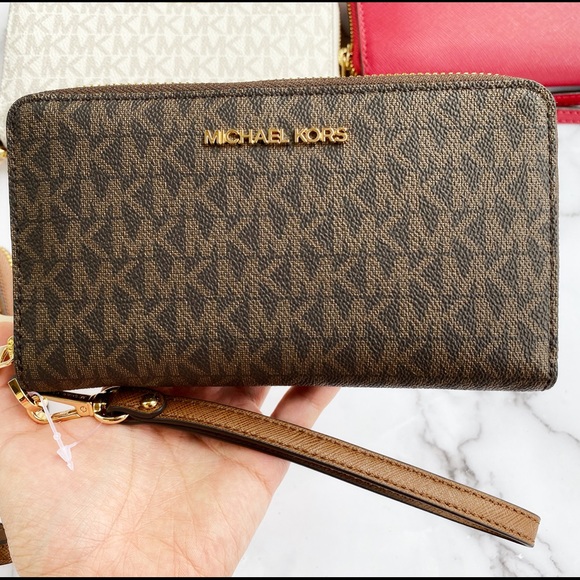 Sale‼️‼️Michael Kors Phone Wristlet Wallet - Picture 4 of 8
